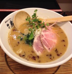 大阪・堺市「麺や　鳥の鶏次」学生に人気の鶏白湯ベースのクリーミーなラーメン