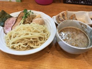 沖縄・読谷村「麺屋シロサキ」柚子つけ麺が革命的で、いろんな限定麺も味わえる